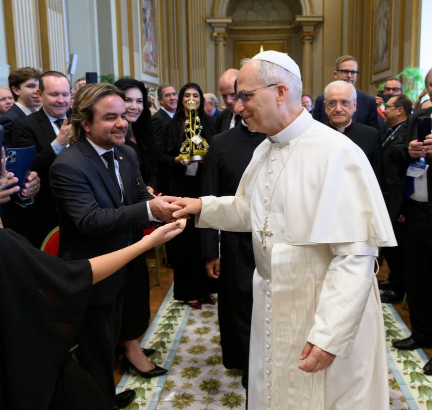 Encontro com o Papa no Vaticano, levando a fé e a bandeira do Brasil
