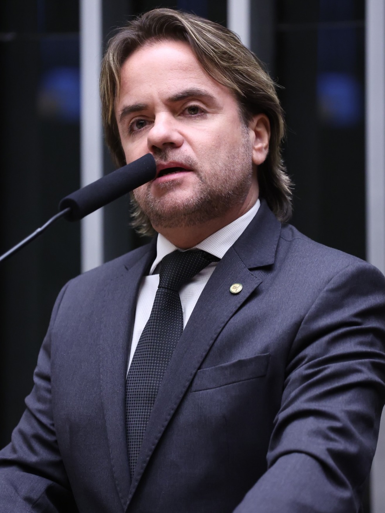 Eros Biondini discursando na tribuna da Câmara dos Deputados